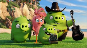 Ross (Tony Hale), Stella (Kate McKinnon), Photog (Tituss Burgess) and Earl (Blake Shelton) in Columbia Pictures and Rovio Animation's ANGRY BIRDS.