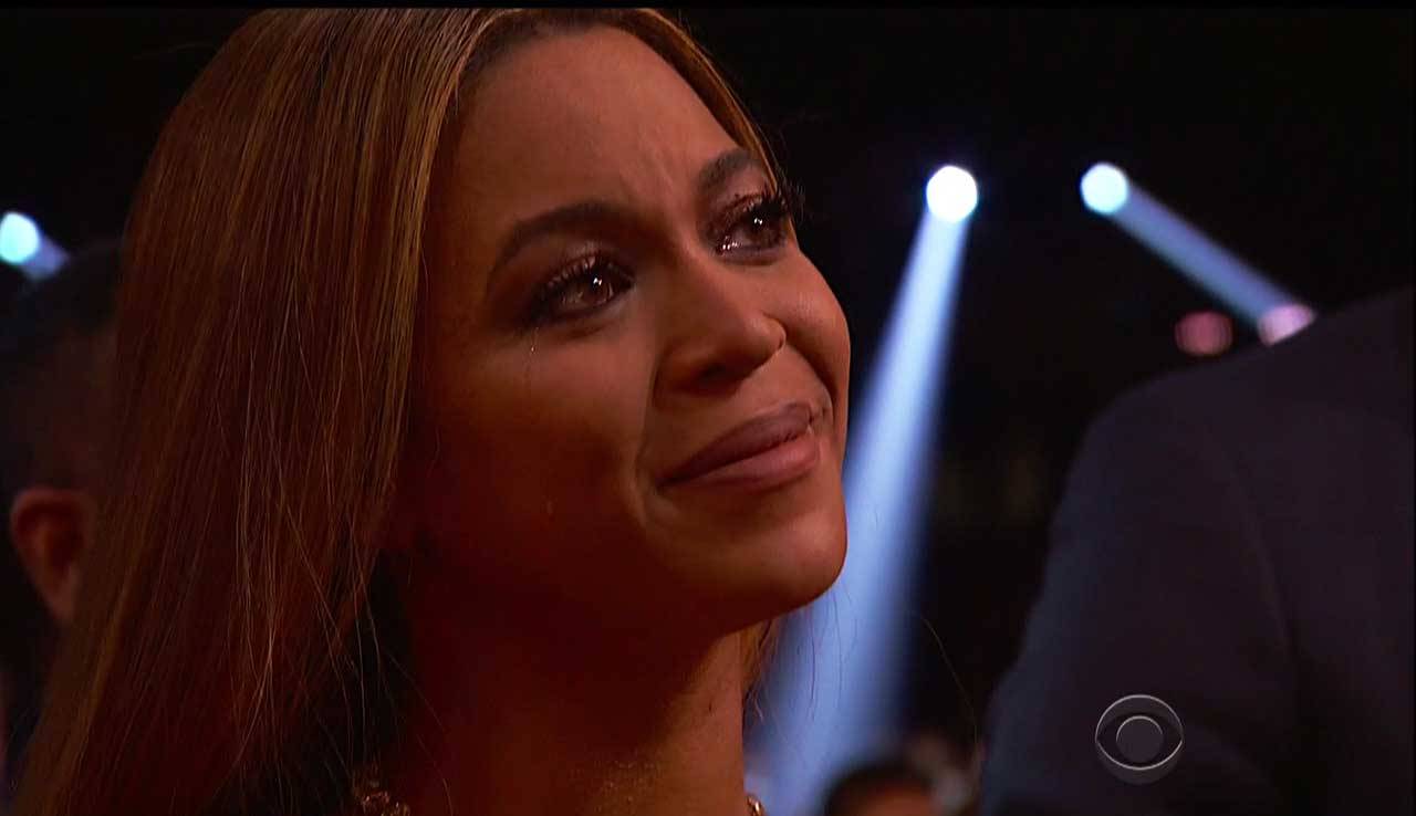 Beyoncé emocionada no Grammy 2017